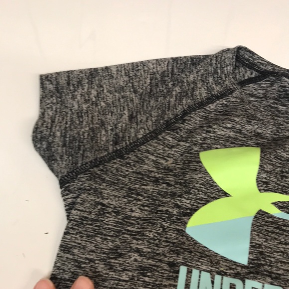 Little girls under armor shirt size youth medium❤️ - Picture 4 of 8